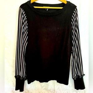 Women’s DKNY pull-over rayon-blend sweater/blouse Lg excellent condition